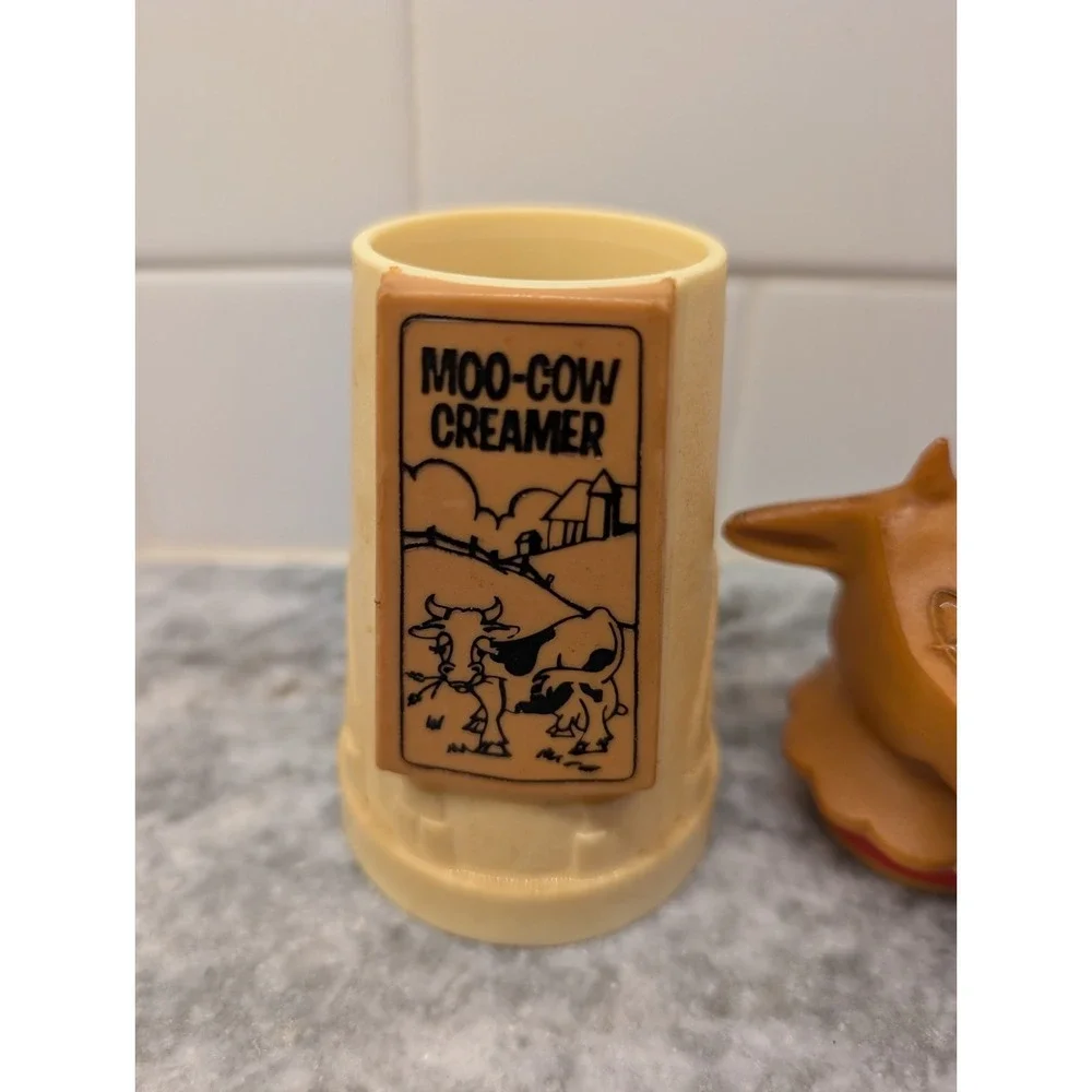 Vintage Whirley Industries Moo-Cow Plastic Creamer‎ Dispenser